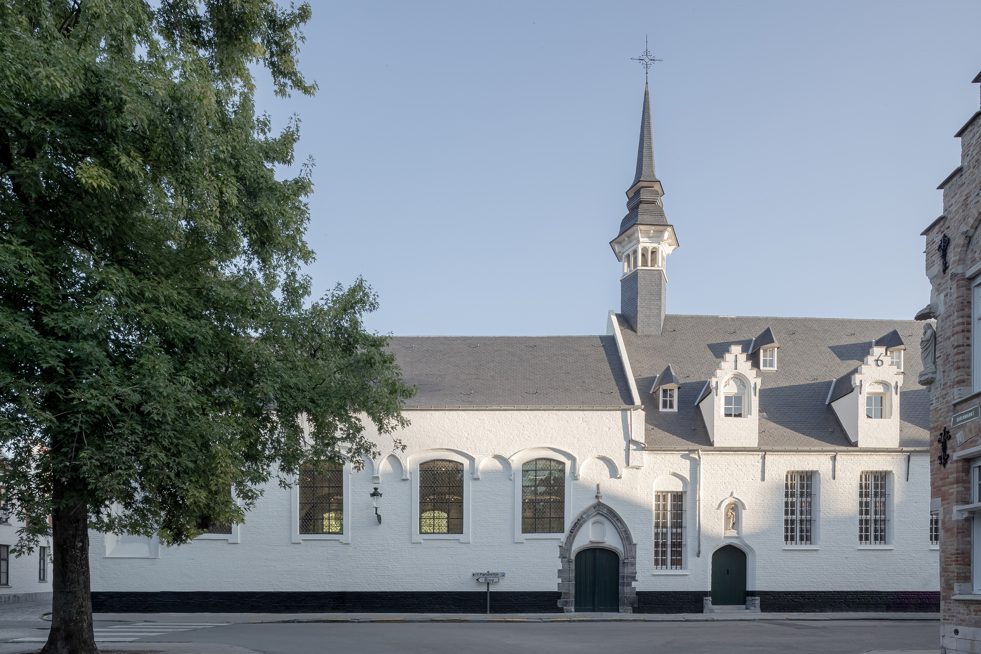 Passantenhuis van Onze-Lieve-Vrouw van Nazareth - Brugge - Marvl Architects 1
